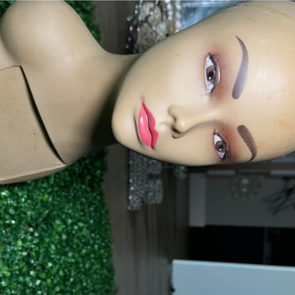 Mannequin head